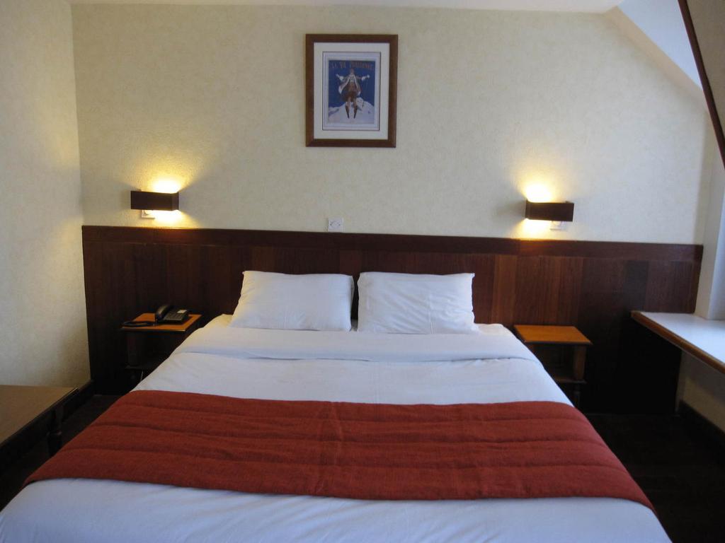Hotel Des Comedies Париж Номер фото